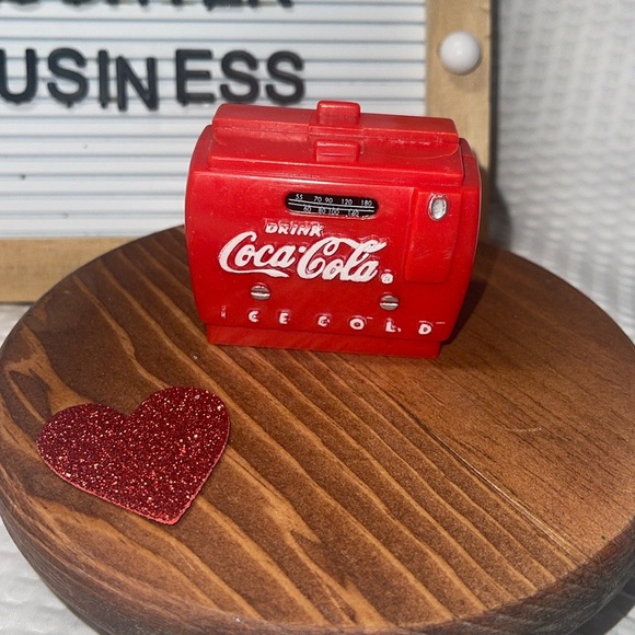 Coca Cola1995  Vintage #51130 Drink Coca Cola Ice Cold Coke Radio Magnet - Picture 1 of 5